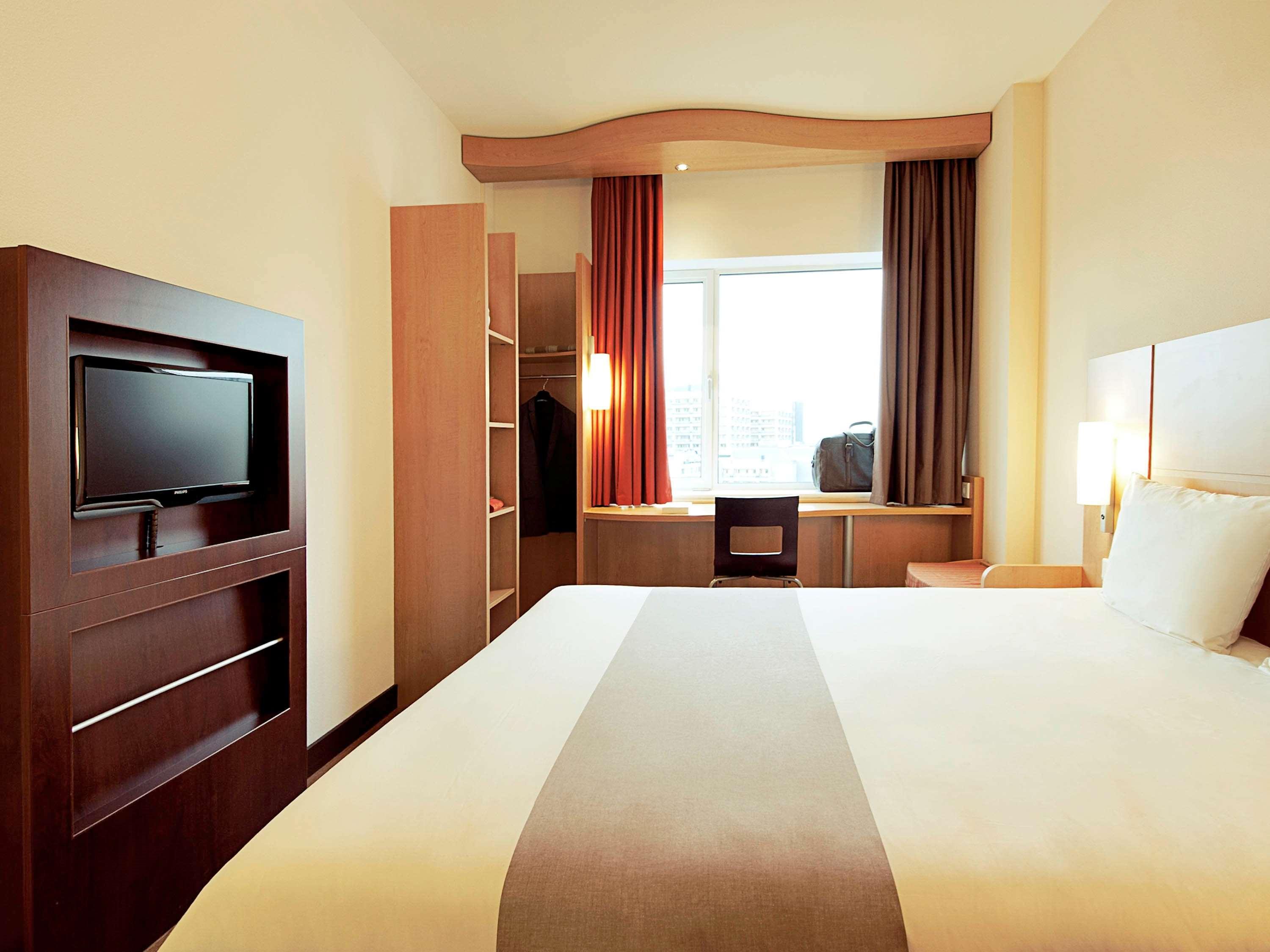 Ibis Baar Zug Luaran gambar