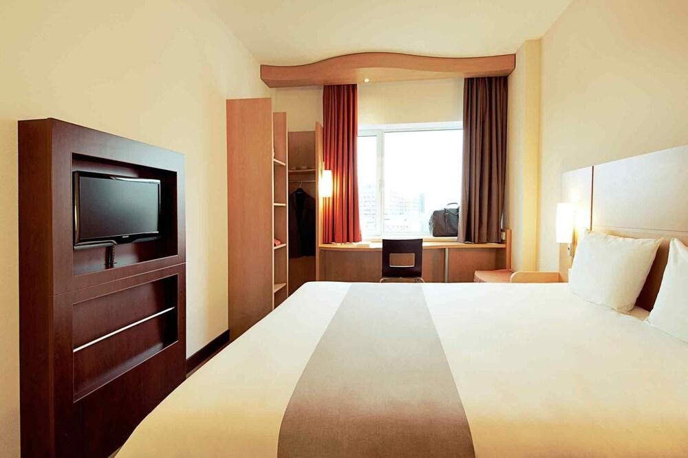 Ibis Baar Zug Luaran gambar
