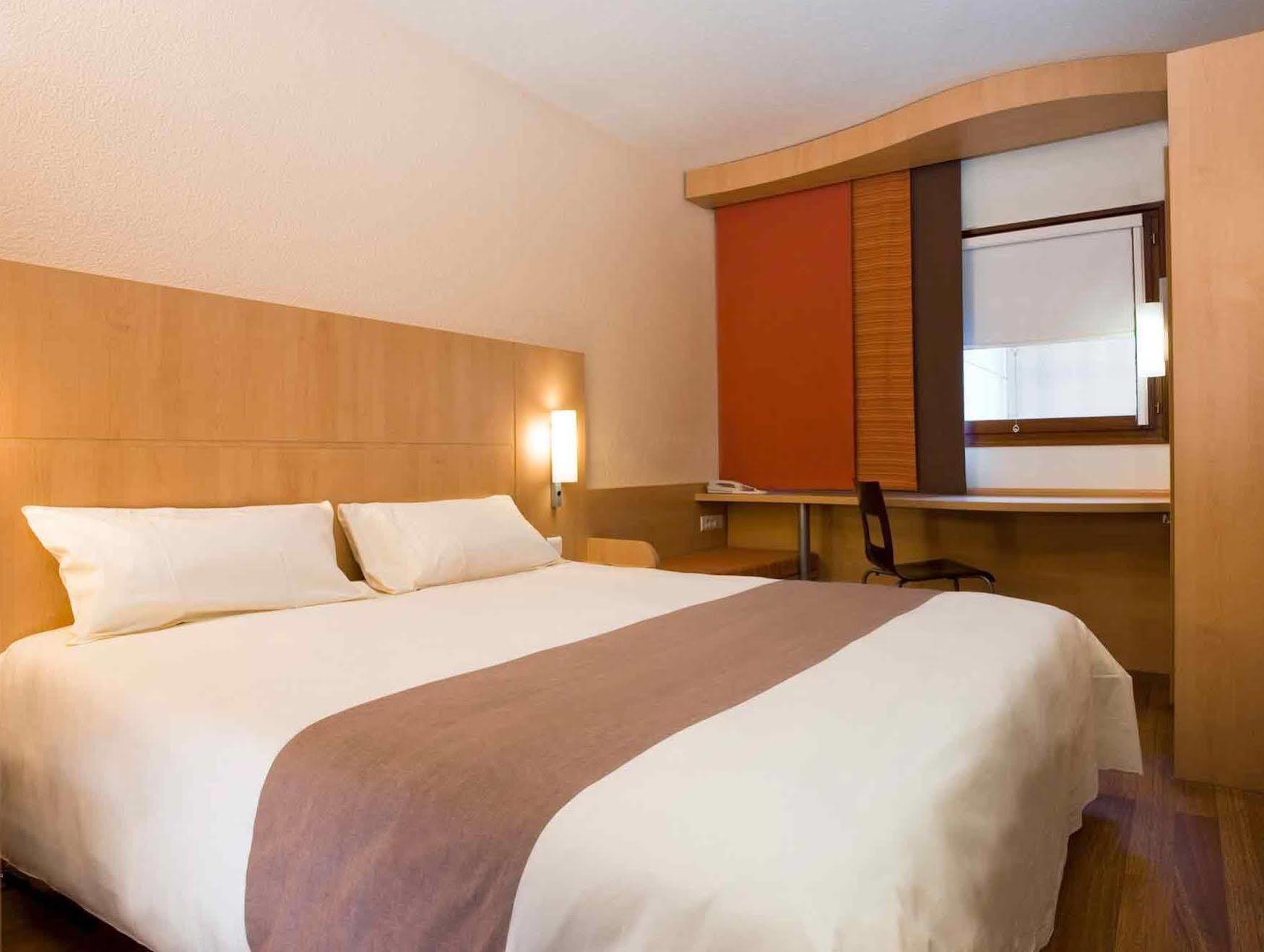 Ibis Baar Zug Luaran gambar